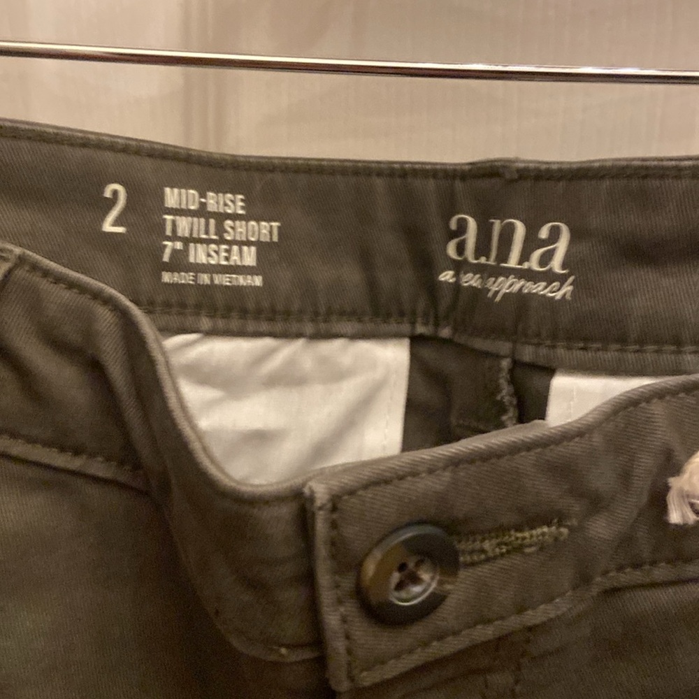 Ana- size 2 mid rise twill shorts - Picture 5 of 6